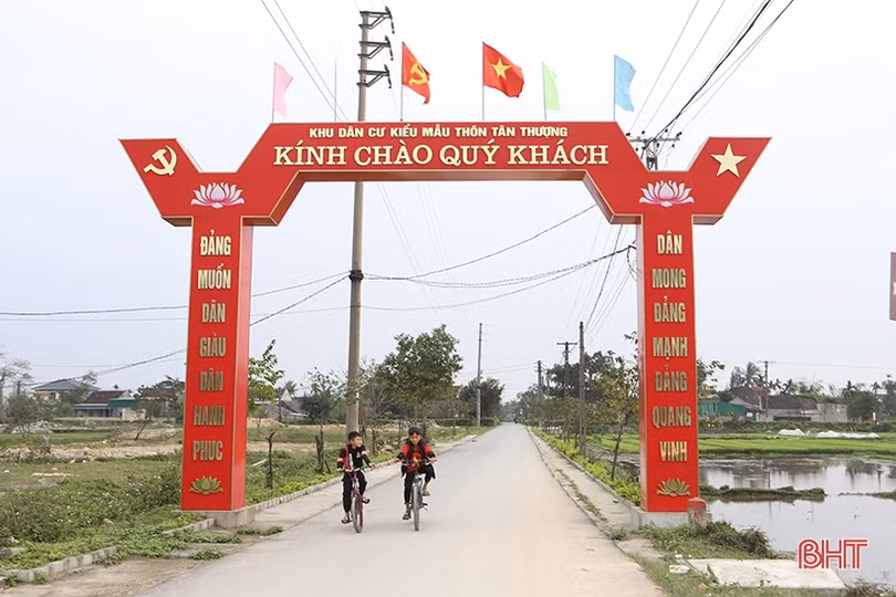 Dâng lên Đảng những mùa xuân tươi thắm