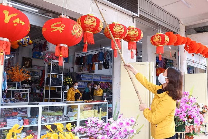Tết cận kề, thị trường đồ trang trí ở Hà Tĩnh lại “hút” khách