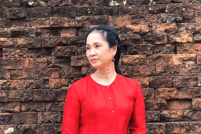 “NSND Trần Phương làm nghệ thuật như một cuộc dạo chơi”