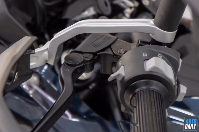 Cận cảnh Benelli TRK 502 2020 đầu tiên tại Việt Nam