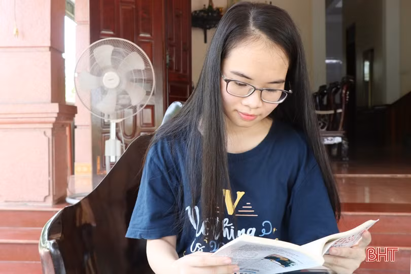 Cô gái chuyên Văn giành điểm 10 môn Toán muốn làm chiến sỹ an ninh