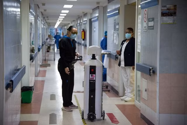 Độc đáo, Robot chăm sóc bệnh nhân Covid-19 “cô đơn” ở Mexico