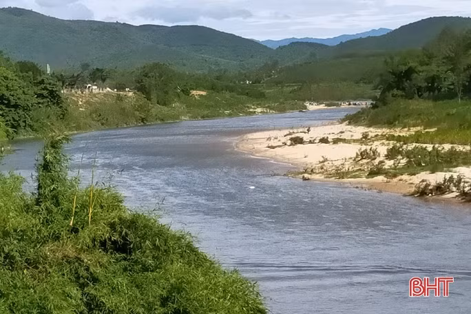 Tìm thấy thi thể 2 cháu bé đuối nước ở Hương Sơn