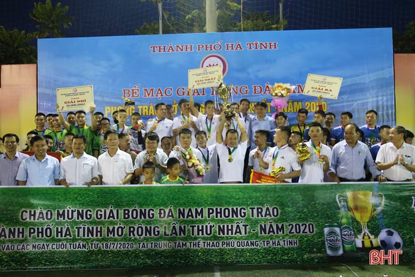 New Forcus vô địch “Giải Bóng đá nam phong trào TP Hà Tĩnh mở rộng lần thứ nhất”
