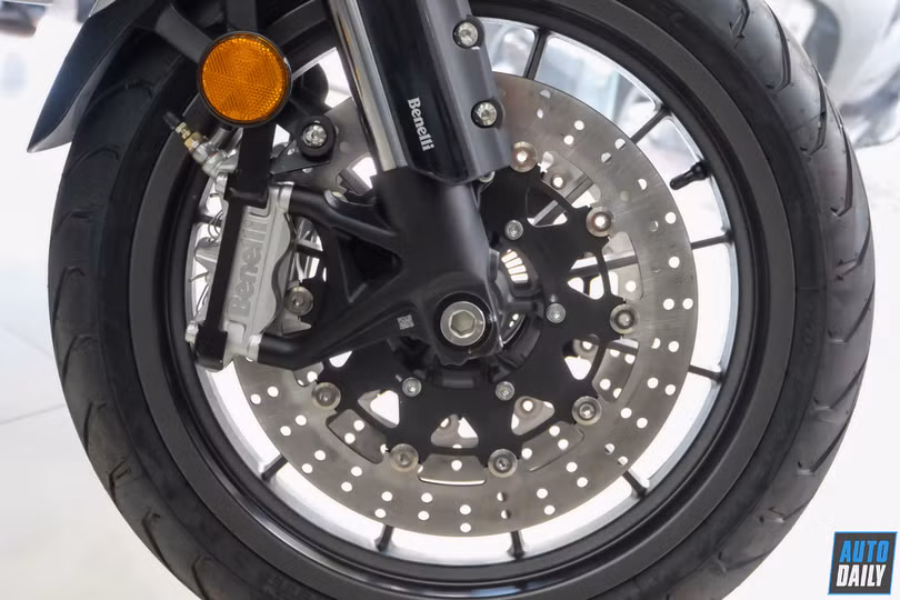 Cận cảnh Benelli TRK 502 2020 đầu tiên tại Việt Nam
