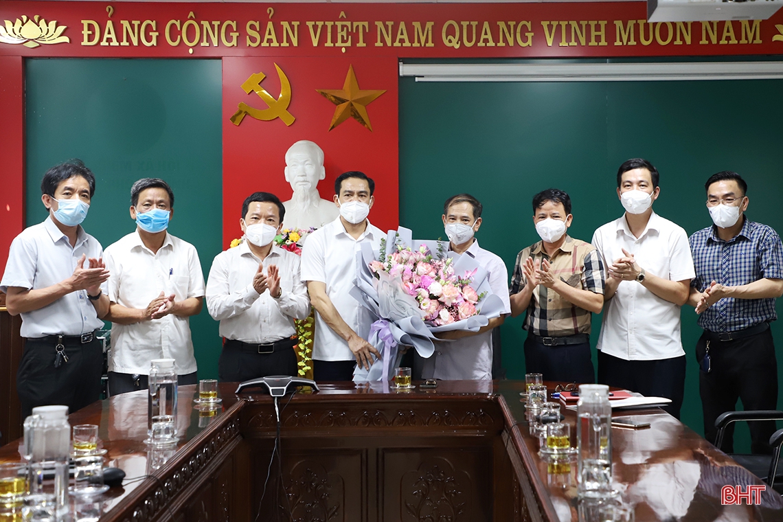Thường trực Tỉnh ủy Hà Tĩnh biểu dương các lực lượng tuyến đầu phòng, chống dịch Covid-19