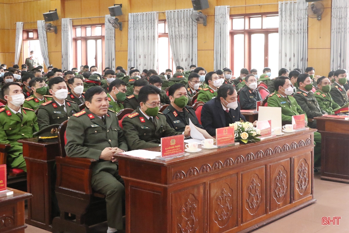Bí thư Tỉnh ủy Hà Tĩnh Hoàng Trung Dũng dự lễ giao quân tại huyện Cẩm Xuyên
