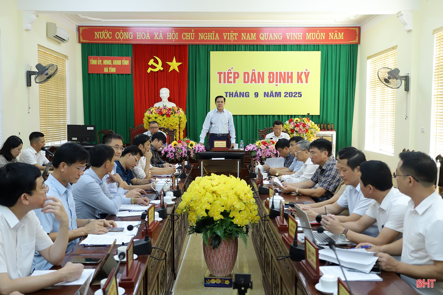 Chủ tịch UBND tỉnh Võ Trọng Hải cùng các đồng chí chủ trì tại phiên tiếp công dân định kỳ tháng 9. bqbht_br_tiep-cong-dan-dinh-ky-9.jpg