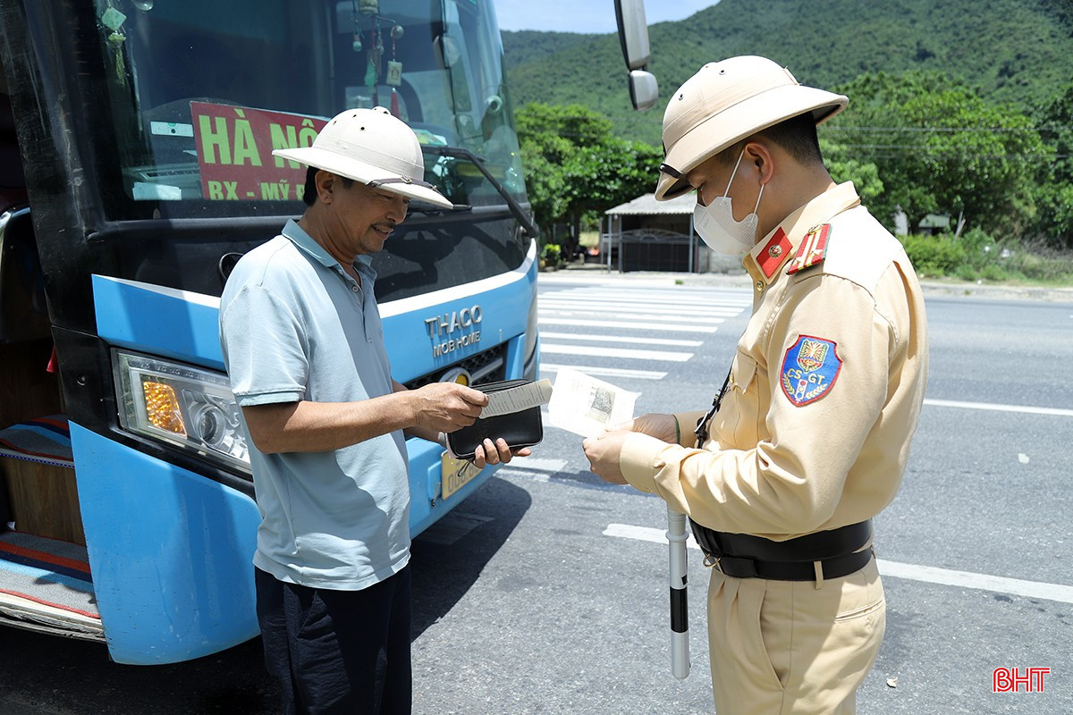 Phòng CSGT Công an Hà Tĩnh thực hiện nhiệm vụ tuần tra kiểm soát phương tiện vận tải trên các tuyến giao thông. bqbht_br_tai-nan-chet-nguoi-2.jpg