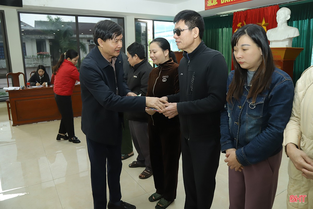 Công ty CP Vận tải ô tô Hà Tĩnh trao tặng thẻ đi xe buýt miễn phí trong năm 2025 cho người khiếm thị và bệnh nhân chạy thận trên địa bàn tỉnh. bqbht_br_tai-nan-chet-nguoi-02.jpg