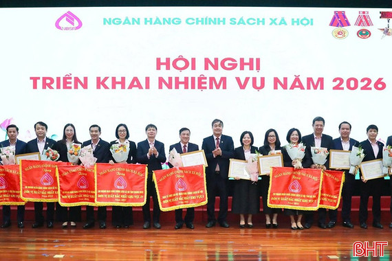 Ngân hàng CSXH Hà Tĩnh là đơn vị xuất sắc nhất khu vực V