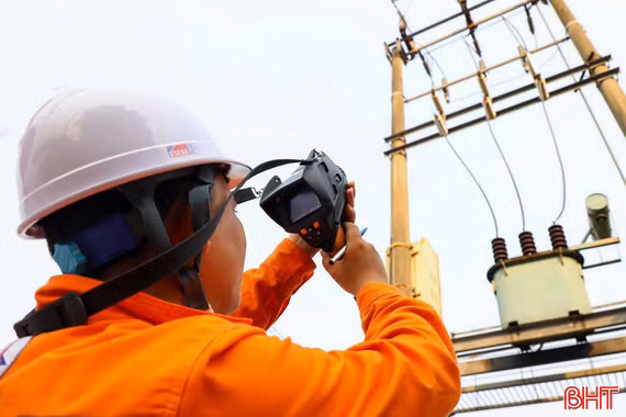 “Canh” từng điểm nóng trên lưới, không để gián đoạn dòng điện