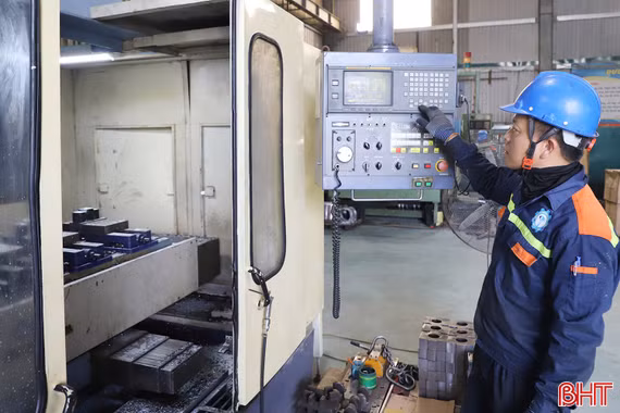 Doanh nghiệp Hà Tĩnh “hạ nhiệt” hóa đơn tiền điện như thế nào?