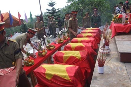 Đón các anh về lòng đất mẹ!