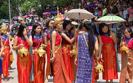 Các thiếu nữ Luangprabang trong ngày Bun Pỉmày Ảnh: ST Các thiếu nữ Luangprabang trong ngày Bun Pỉmày Ảnh: ST
