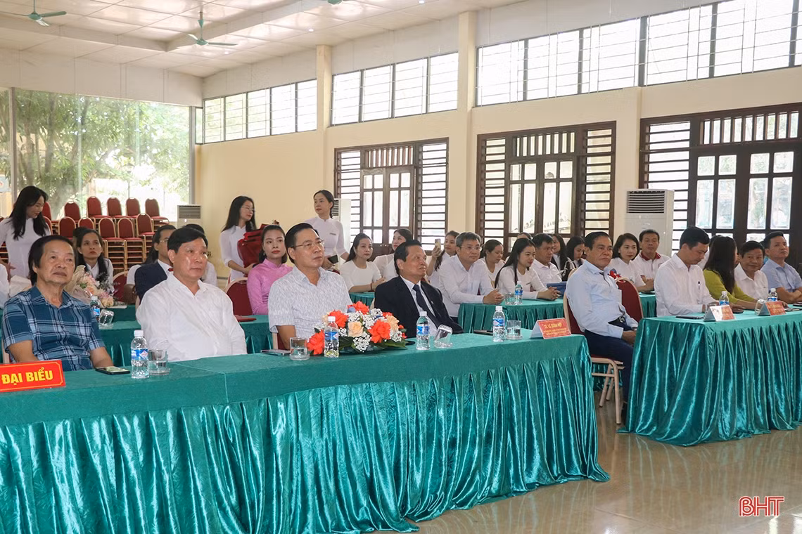 Công bố quyết định bổ nhiệm Hiệu trưởng Trường Cao đẳng Nguyễn Du