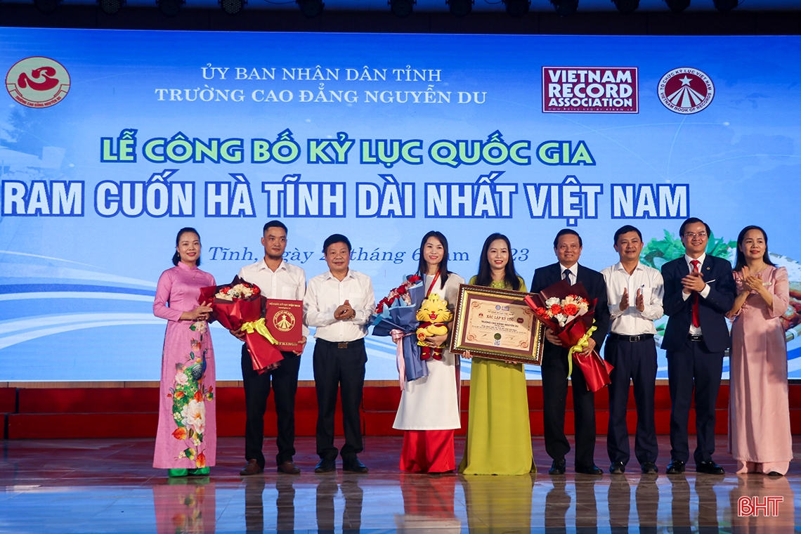 Công bố quyết định bổ nhiệm Hiệu trưởng Trường Cao đẳng Nguyễn Du