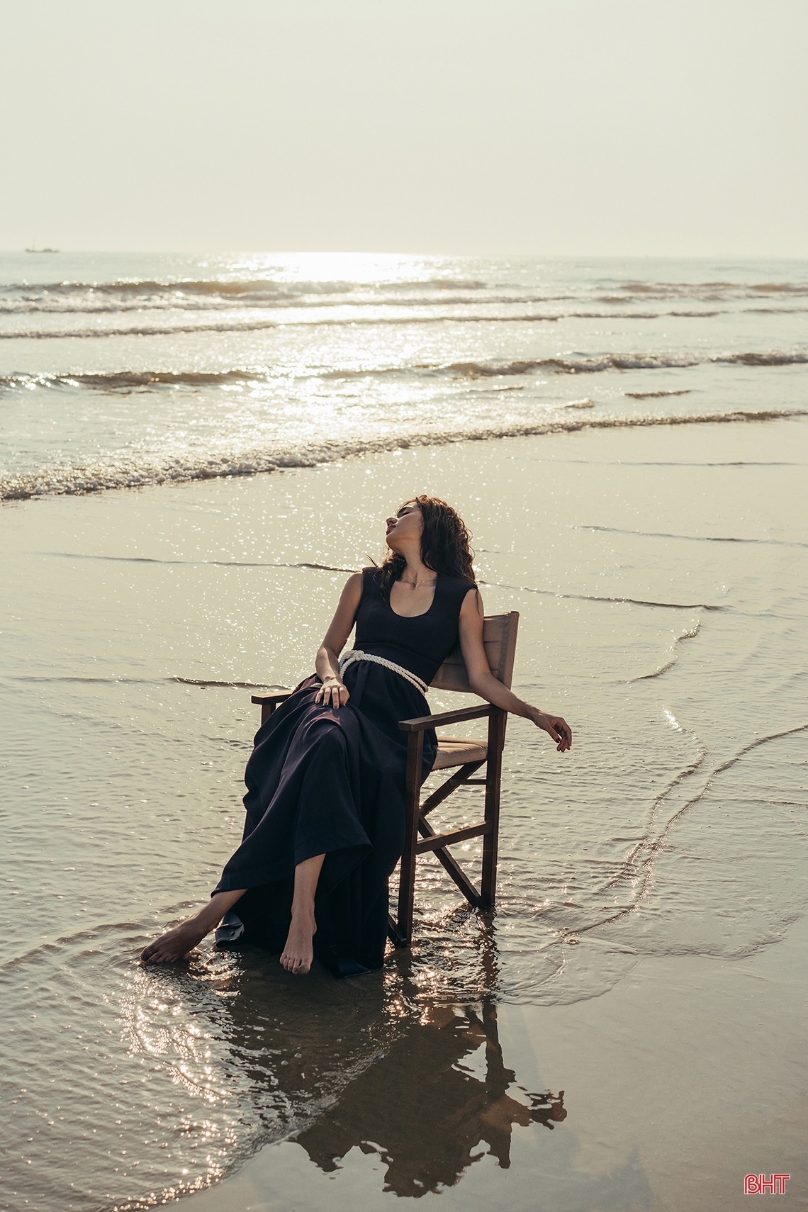 Hồ Kẻ Gỗ, biển Thiên Cầm đẹp lạ trong bộ ảnh thời trang