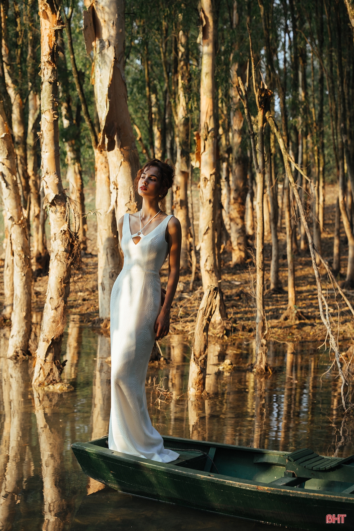 Hồ Kẻ Gỗ, biển Thiên Cầm đẹp lạ trong bộ ảnh thời trang