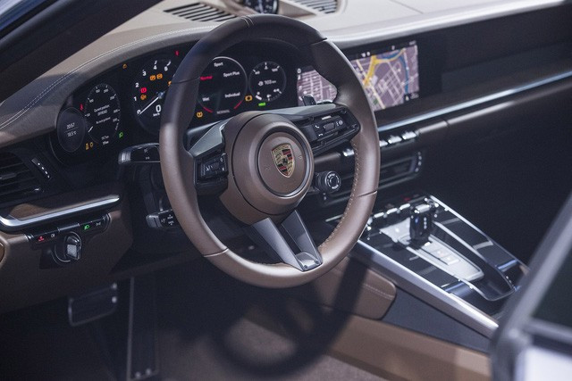 Porsche 911 Carrera thế hệ mới ra mắt tại Việt Nam, giá bán từ 7,65 tỷ đồng - Ảnh 3. Porsche 911 Carrera thế hệ mới ra mắt tại Việt Nam, giá từ 7,65 tỷ đồng
