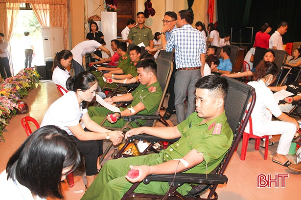 Ngày hội hiến máu tình nguyện ở Can Lộc thu về hơn 300 đơn vị máu