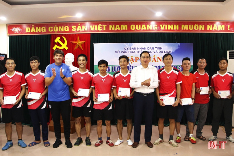 PVF trao chứng nhận cho 78 HLV bóng đá phong trào ở Hà Tĩnh
