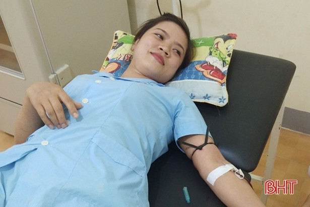 Hương Khê: Thầy giáo và nữ hộ lý hiến máu cứu bệnh nhân qua cơn nguy kịch