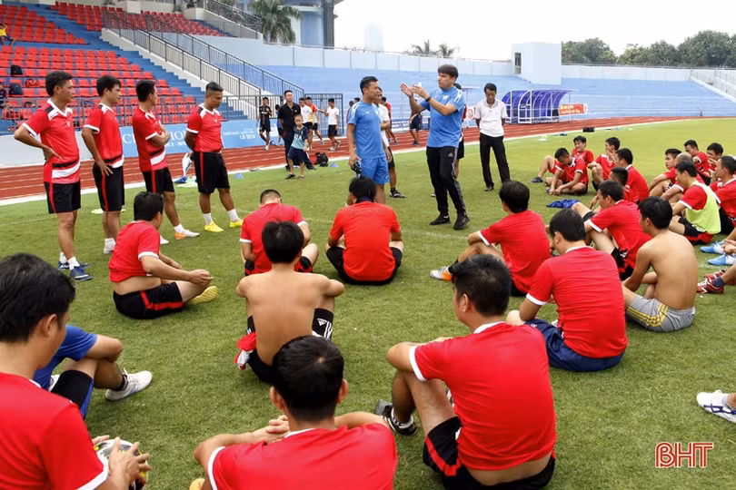 PVF trao chứng nhận cho 78 HLV bóng đá phong trào ở Hà Tĩnh