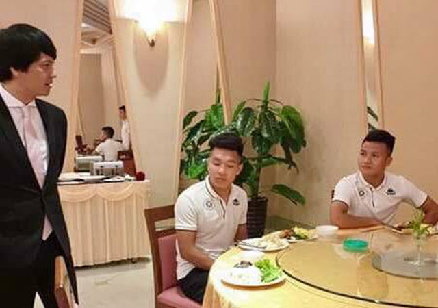 Quang Hải và đồng đội được tiếp đón nồng hậu ở CHDCND Triều Tiên