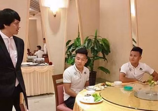 Quang Hải và đồng đội được tiếp đón nồng hậu ở CHDCND Triều Tiên