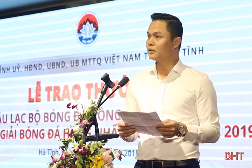 Hà Tĩnh trao thưởng 1 tỷ đồng cho đội vô địch Hồng Lĩnh Hà Tĩnh