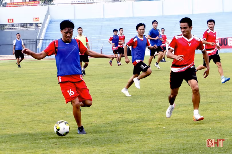 PVF trao chứng nhận cho 78 HLV bóng đá phong trào ở Hà Tĩnh