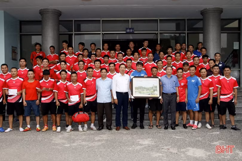 PVF trao chứng nhận cho 78 HLV bóng đá phong trào ở Hà Tĩnh