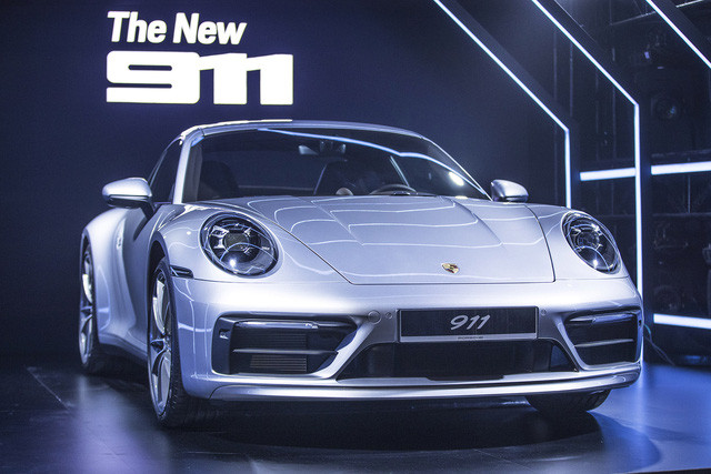 Porsche 911 Carrera thế hệ mới ra mắt tại Việt Nam, giá bán từ 7,65 tỷ đồng - Ảnh 1. Porsche 911 Carrera thế hệ mới ra mắt tại Việt Nam, giá từ 7,65 tỷ đồng