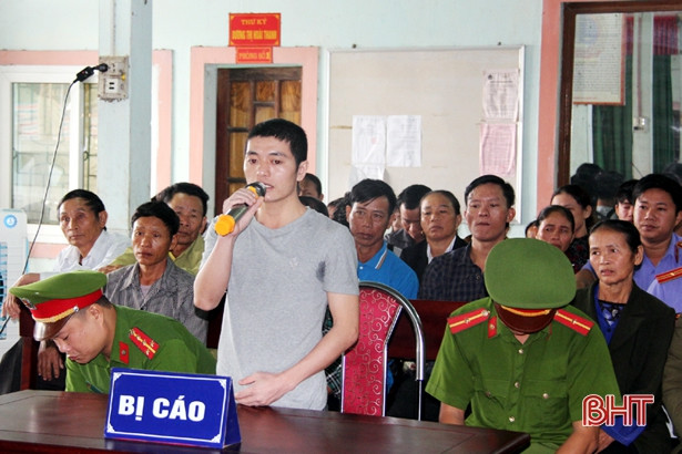 Tranh chấp đất đai, cháu đâm thấu bụng chú ruột