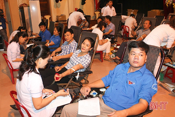 Ngày hội hiến máu tình nguyện ở Can Lộc thu về hơn 300 đơn vị máu