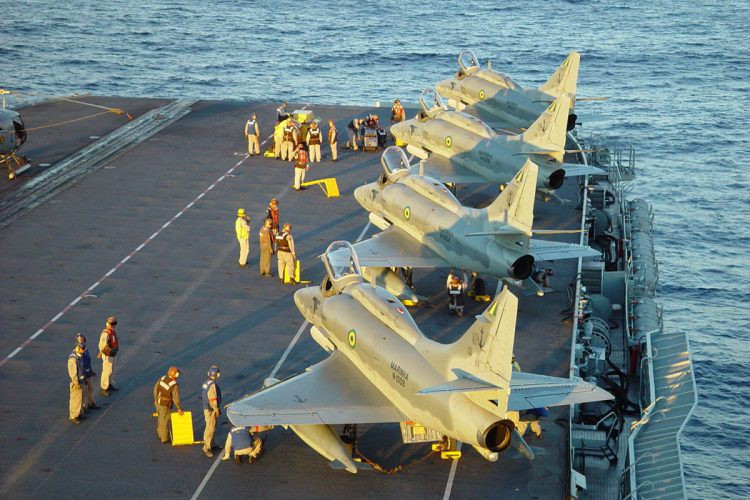 Brazil bán thanh lý tàu sân bay cực mạnh với giá chỉ... 1,275 triệu USD