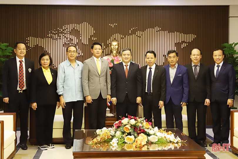 Tỉnh trưởng Nakhonphanom chào xã giao lãnh đạo Hà Tĩnh