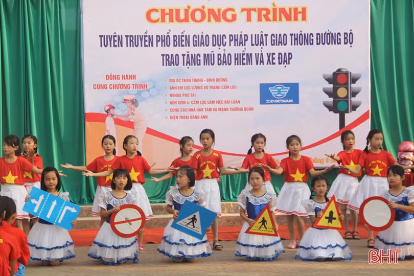 Hơn 420 học sinh nông thôn được tuyên truyền Luật Giao thông đường bộ