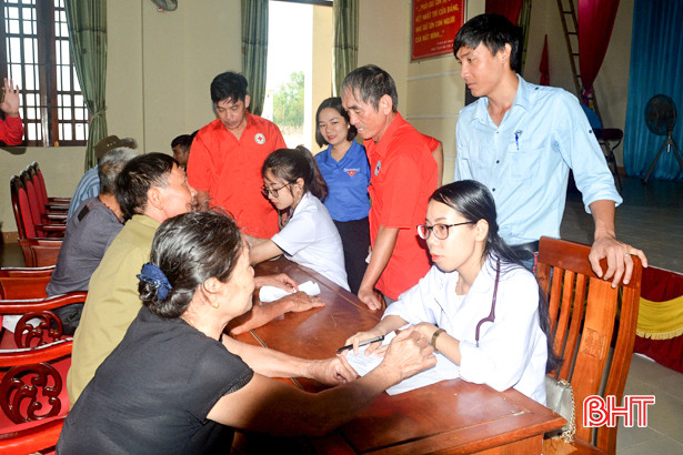 Gần 250 người dân Kỳ Hoa được khám, cấp phát thuốc miễn phí