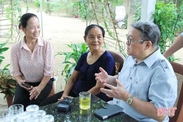 Chủ tịch Hội Nông dân Việt Nam thăm hỏi nạn nhân bị đuối nước ở Nghi Xuân