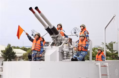 Việt Nam tăng hạn sử dụng thành công tàu đổ bộ Mỹ