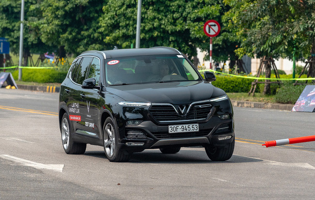 Chủ xe VinFast Lux và Fadil được đỗ xe miễn phí tại Vincom và Vinhomes trên toàn quốc trong 3 năm