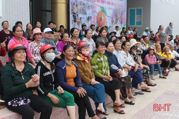 200 vận động viên tham gia Giải bóng chuyền hơi người cao tuổi Can Lộc