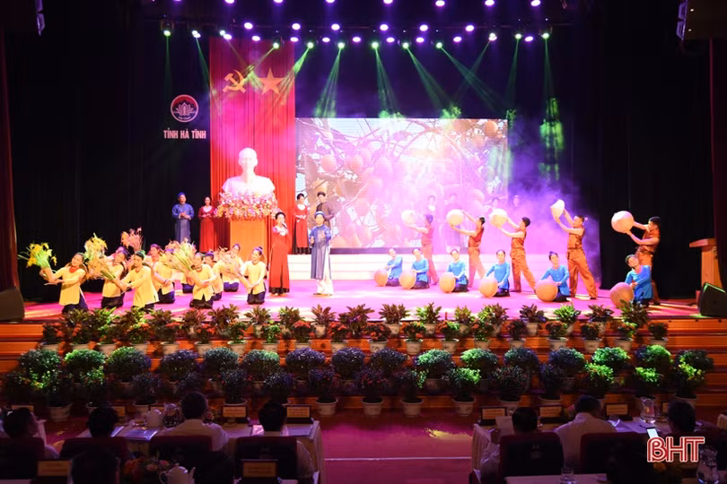 Phó Thủ tướng Vương Đình Huệ dự Hội nghị Tổng kết 10 năm xây dựng nông thôn mới Hà Tĩnh