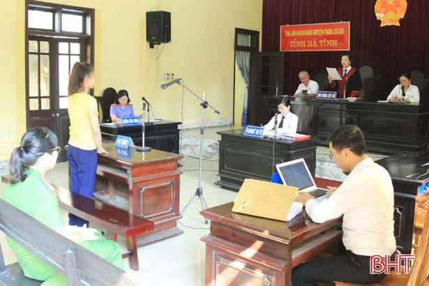 Mua bán trái phép chất ma túy - “thu lãi” 30 tháng tù giam