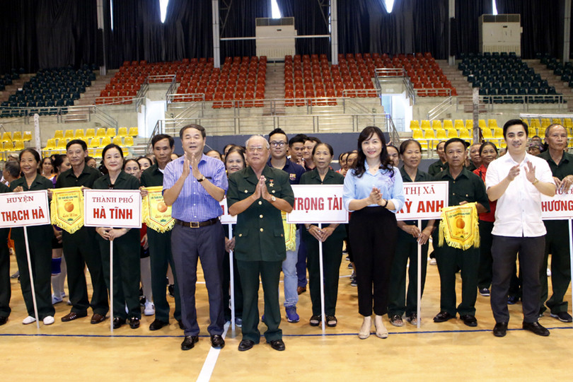 200 VĐV tham gia Giải bóng chuyền hơi Hội Cựu thanh niên xung phong Hà Tĩnh