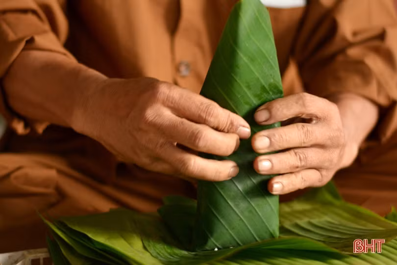 “Bánh tày Voi” - đặc sản nhất định phải ăn khi về Kỳ Anh