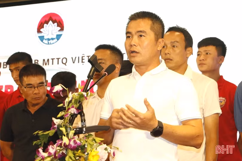 Hà Tĩnh trao thưởng 1 tỷ đồng cho đội vô địch Hồng Lĩnh Hà Tĩnh