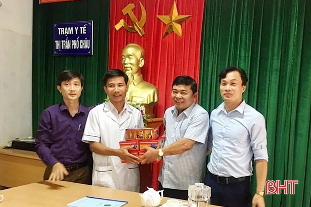 Bệnh viện Y học cổ truyền Hà Tĩnh chuyển giao kỹ thuật cấy chỉ cho trạm y tế